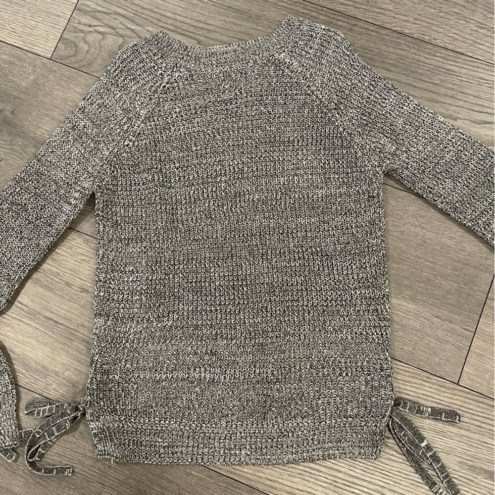 sweater - Picture 5 of 5